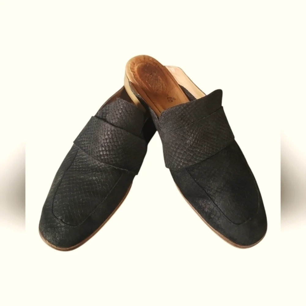 Free People At Ease Snakeskin Embossed Suede Leather Black Slip on Mules Sz 40